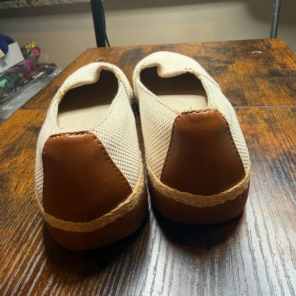 Trotters Accent Beige espadrille-style slip-on minimalist shoes Size 5.5